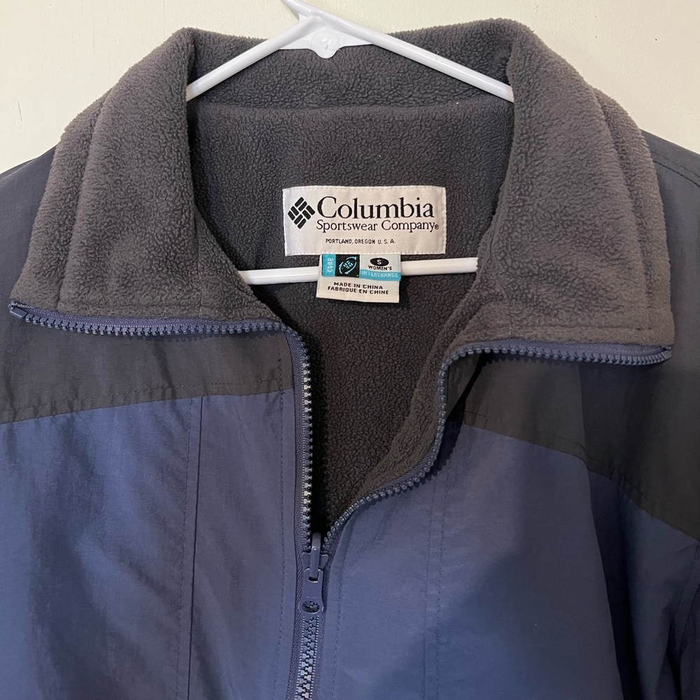 Columbia Women's Size Small Lined Jacket.  Free Of Stains And Tears.